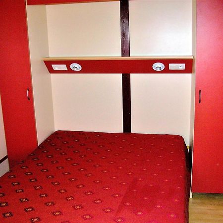 La Fregiere Chalets Clairvaux-d'Aveyron Экстерьер фото