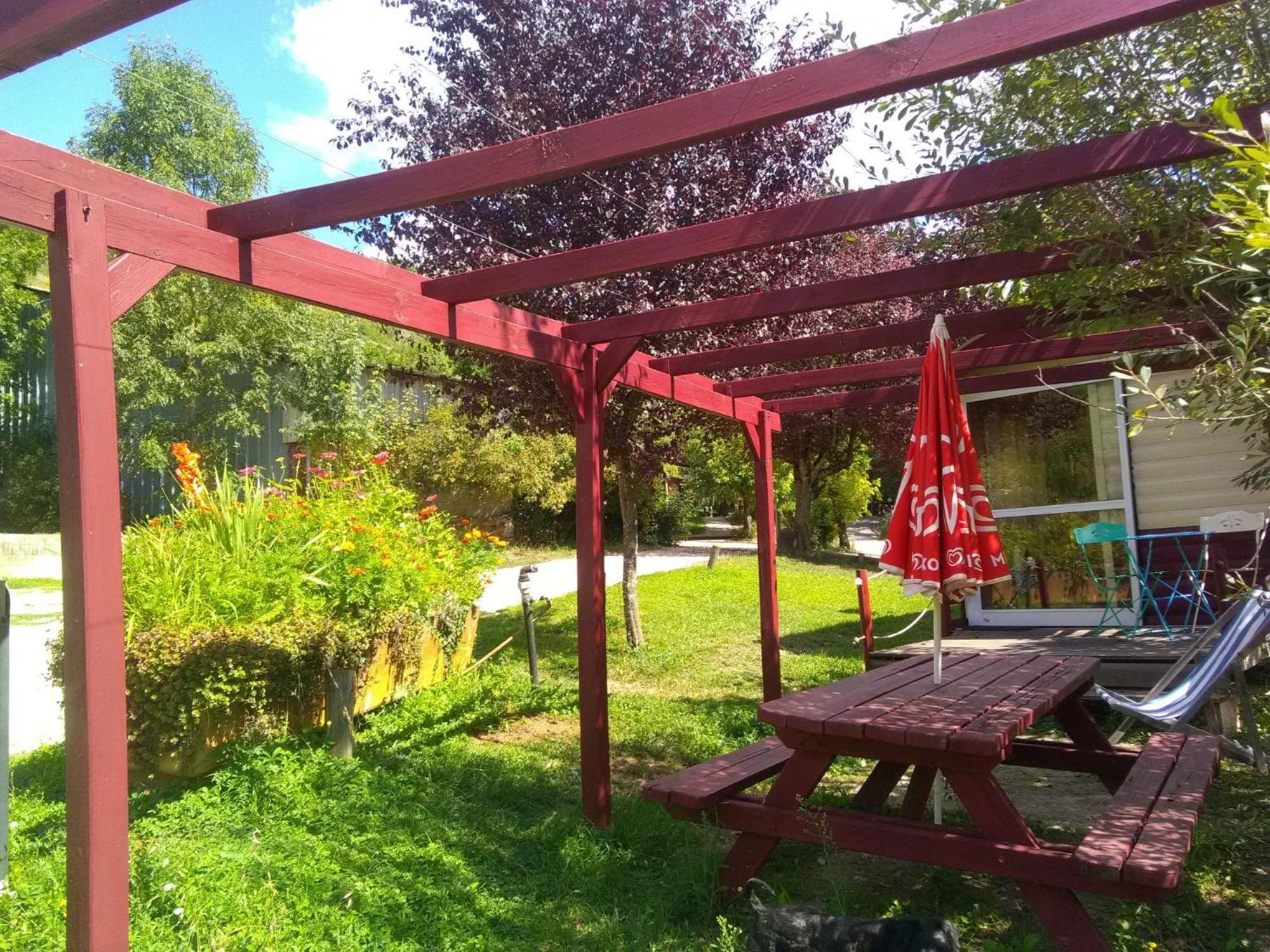 La Fregiere Chalets Clairvaux-d'Aveyron Экстерьер фото